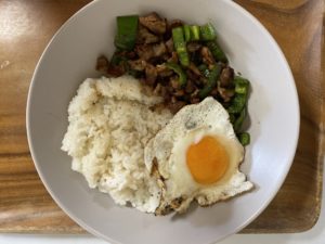 ガパオライス目玉焼き載せ